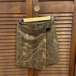 Zara Green Tan Asymmetrical Mini Skirt